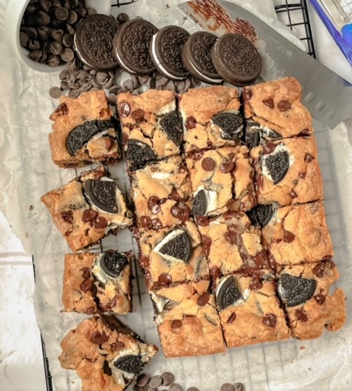 Oreo Blondies - Marilia's Blissful Bites